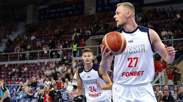 Игроки сборной России по баскетболу Тимофей Герасимов и Андрей Лопатин. Игроки сборной России по баскетболу Тимофей Герасимов и Андрей Лопатин.