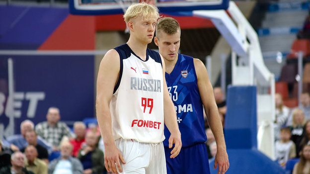 Баскетболист сборной России Даниил Касаткин (№99). Баскетболист сборной России по баскетболу даниил Касаткин (№99).