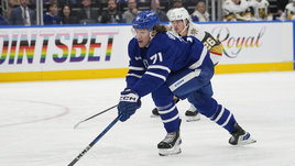 «Он выглядел как товарный поезд». Российский нападающий дебютировал за «Торонто»