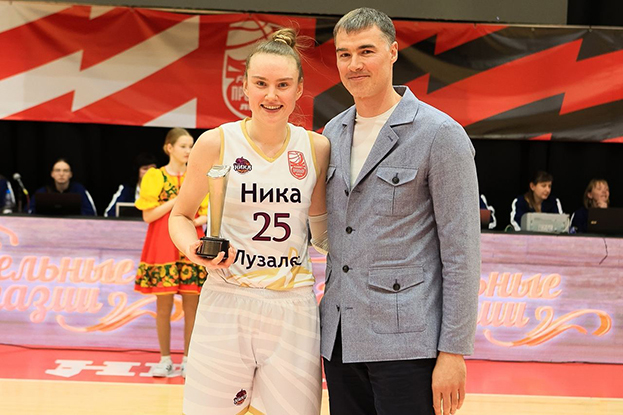 Раиса Мусина и исполнительный директор РФБ Владимир Дячок. Раиса Мусина и исполнительный директор РФБ Владимир Дячок.