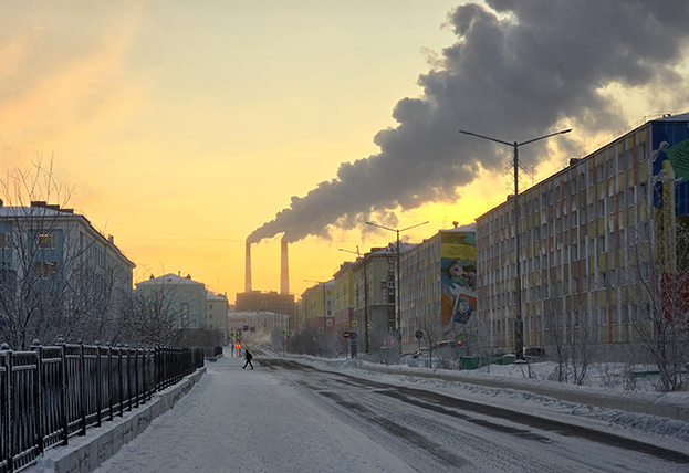 Металлургический комбинат и улица в Норильске. Металлургический комбинат и улица в Норильске