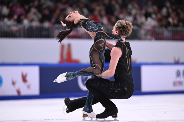 Фигуристы Диана Дэвис и Глеб Смолкин. Фигуристы Диана Дэвис и Глеб Смолкин на этапе «Гран-при» в Китае