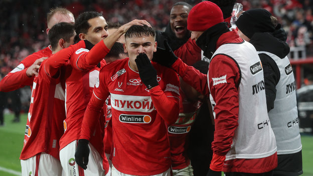 Манфред Угальде с футболистами «Спартака».