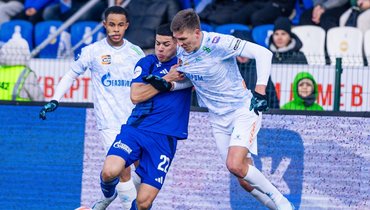 Нападающий «Зенита» Педро, защитник «Оренбурга» Матиас Перес и нападающий «Зенита» Александр Соболев.