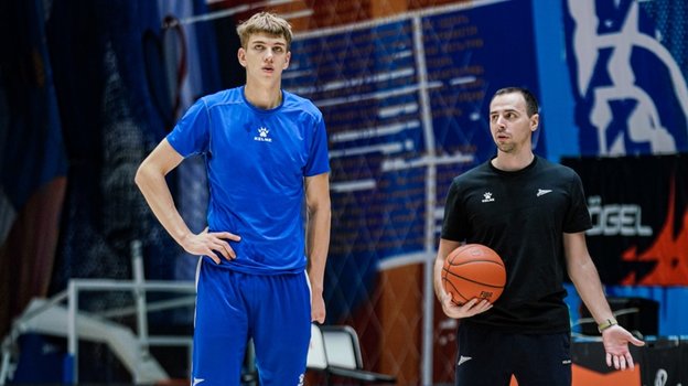 Михаил Дулкай (слева).