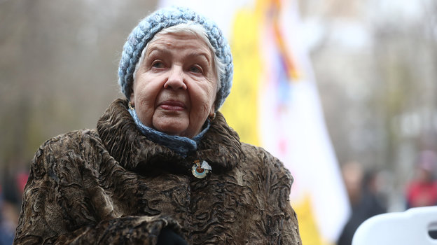 Вдова Виктора Тихонова Татьяна Васильевна. Вдова Виктора Тихонова Татьяна Васильевна. Открытие мемориальной доски Виктора Тихонова на доме по Большой Грузинской улице, где жил тренер. 24 ноября 2024 года. Москва.