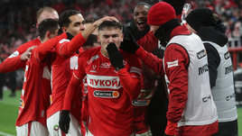 Манфред Угальде с футболистами «Спартака». «Лукойл Арена». 16-й тур чемпионата России. РПЛ. «Спартак» (Москва) — «Локомотив» — (5:2)