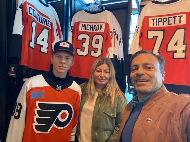 Брат Матвея Мичкова Прохор с мамой Марией.