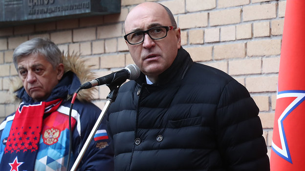 Игорь Есмантович.