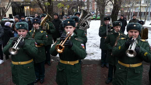 Выступление военного оркестра.