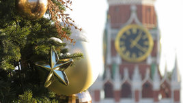 Новогодняя елка на фоне Кремля