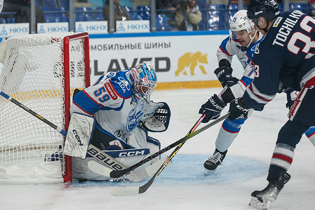 Вратарь «Лады» Владислав Подъяпольский в матче с «Нефтехимиком». Вратарь «Лады» Владислав Подъяпольский в матче с «Нефтехимиком».