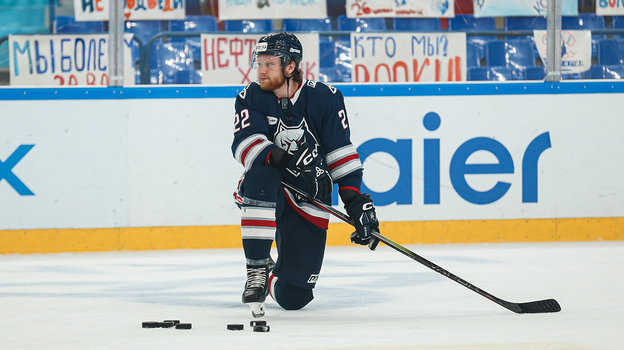 Защитник «Нефтехимика» Лука Профака. Хоккеист «Нефтехимика» Лука Профака.