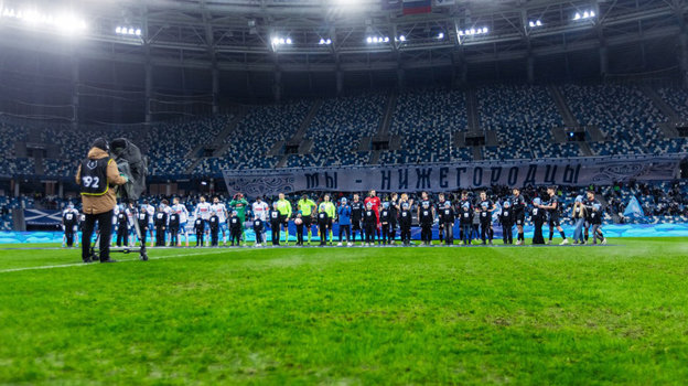 Футболисты «Пари НН» и «Динамо» (Махачкала) перед матчем. Футболисты «Пари НН» и «Динамо» (Махачкала) перед матчем.