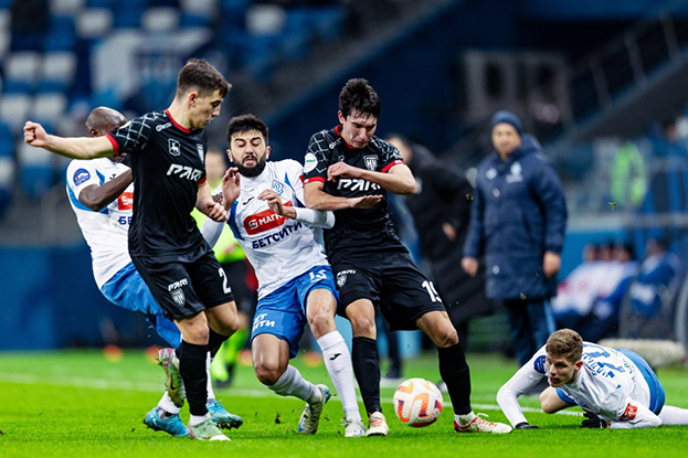 «Пари НН» и «Динамо» (Махачкала) сыграли вничью (0:0). «Пари НН» и «Динамо» (Махачкала) сыграли вничью (0:0)