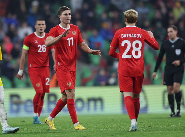 Тамерлан Мусаев и Алексей Батраков в матче Россия — Бруней. Футболисты Тамерлан Мусаев и Алексей Батраков в матче Россия — Бруней 15 ноября