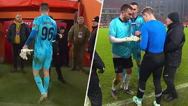 Полузащитник Хетаг Хосонов (справа) заменил удаленного вратаря Игоря Обухова в матче «Урал» — «Химки». 27 ноября. Екатеринбург.