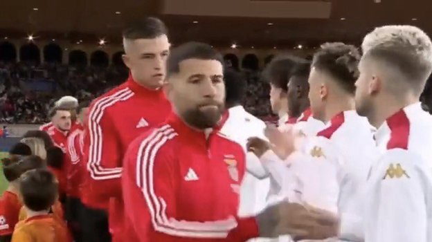 Вратарь «Бенфики» Анатолий Трубин отказался от рукопожатия с полузащитником «Монако» Александром Головиным.