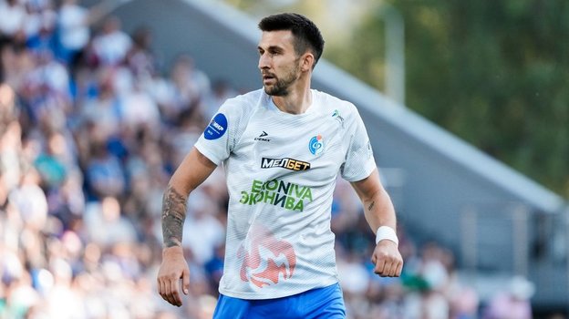 Нападающий «Факела» Алексей Каштанов.