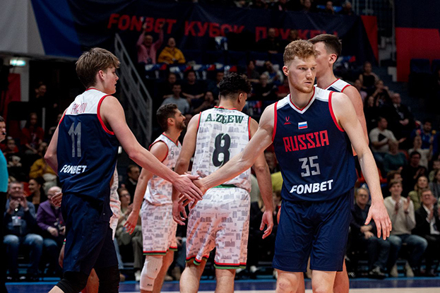 Илья Ермаков (слева) и Владислав Емченко в матче Россия — Ливия (108:60). Илья Ермаков в матче Россия — Ливия (108:60)