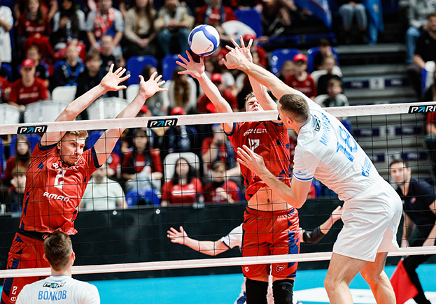 Доигровщик «Факела» Василий Капранов (№17) в матче «Факел Ямал» — «Зенит Казань» (3:1). Доигровщик «Факела» Василий Капранов (№17) в матче «Факел Ямал» — «Зенит Казань» (3:1)