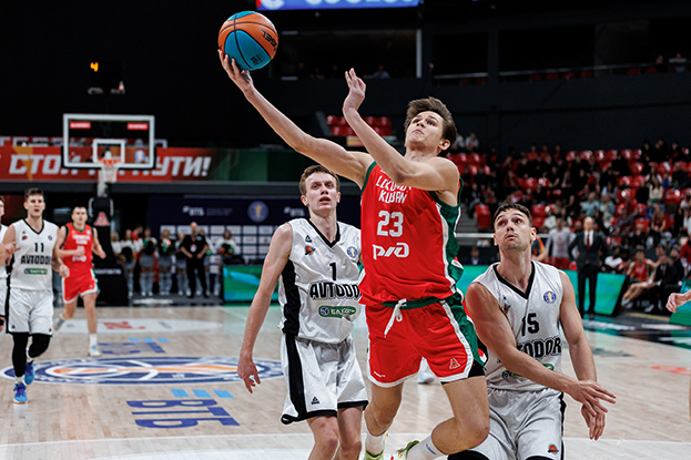 Защитник «Локомотива-Кубань» Всеволод Ищенко (№23) в матче против «Автодора». Защитник «Локомотива-Кубань» Всеволод Ищенко (№23) в матче против «Автодора».