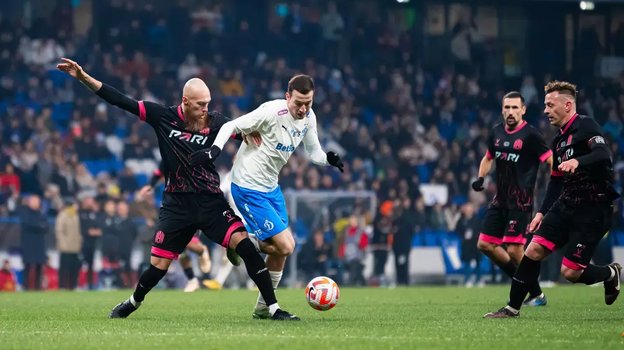 Товарищеский матч между «Динамо» и «Амкалом».