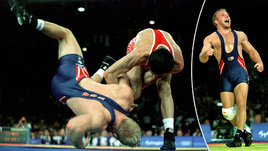 Брэндон Слэй (справа) выиграл бой у Бувайсара Сайтиева. Олимпиада в Сиднее-2000.