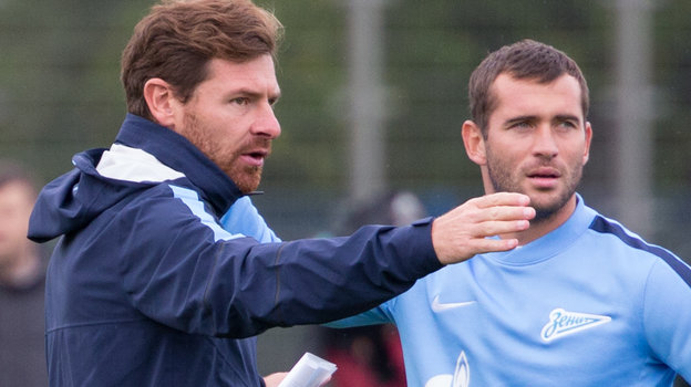 Александр Кержаков и Андре Виллаш-Боаш на тренировке «Зенита» в августе 2014 года. Футболист Александр Кержаков и главный тренер Андре Виллаш-Боаш на тренировке «Зенита» в августе 2014 года