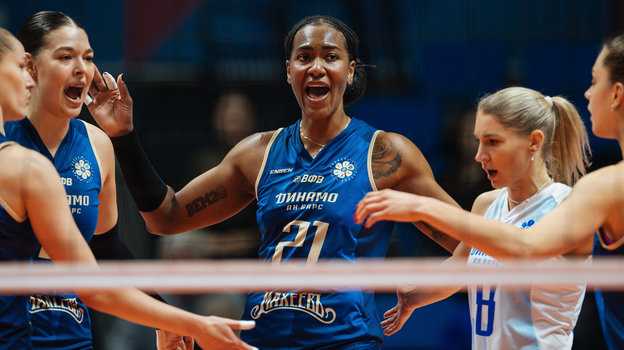 Брайелин Мартинеc празднует с партнершами победу в серии с «Локомотивом». Волейболистка «Динамо-Ак Барс» Брайелин Мартинеc празднует с партнершами победу в серии с «Локомотивом».