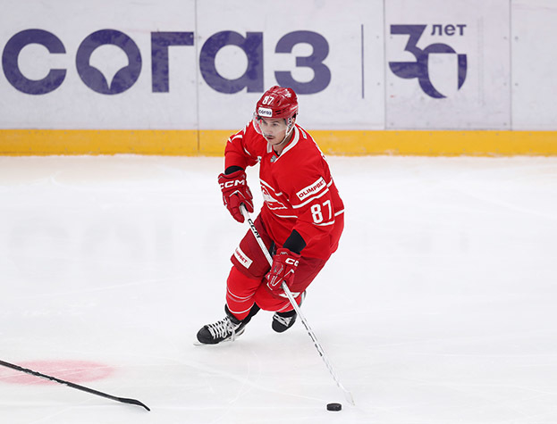 Нападающий «Спартака» Николай Голдобин. Нападающий «Спартака» Николай Голдобин.