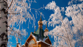 Храм среди снега.