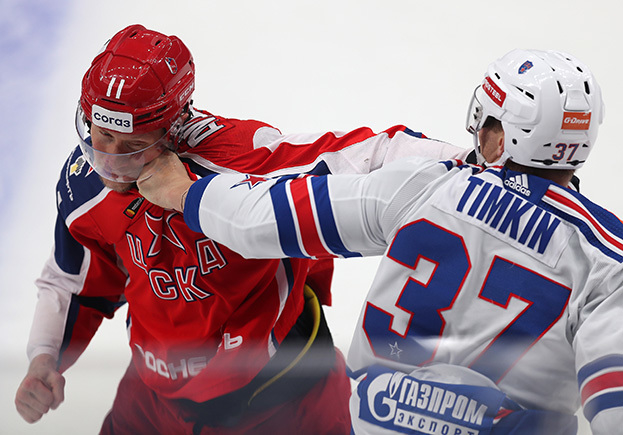 Драка между Евгением Тимкиным ии Сергеем Андроновым в матче ЦСКА — СКА (3:1). Драка между Евгением Тимкиным ии Сергеем Андроновым в матче ЦСКА — СКА — (3:1).