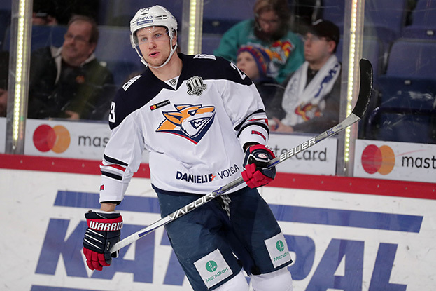 Нападающий «Металлурга» Евгений Тимкин. Нападающий «Металлурга» Евгений Тимкин.