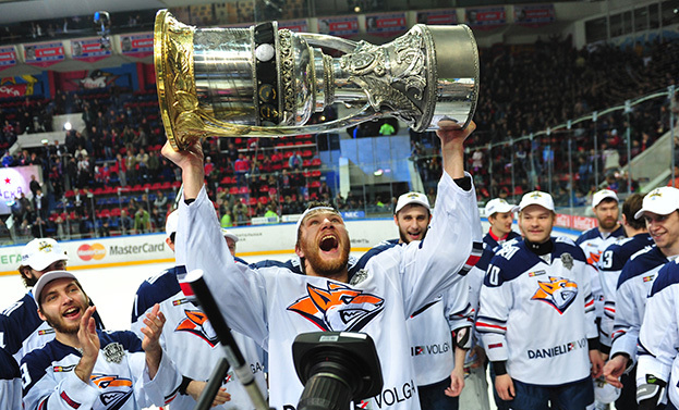 Хоккеисты «Металлурга» с кубком Гагарина. ЦСКА — «Металлург» (1:3). 2016 год. Хоккеисты «Металлурга» с кубком Гагарина. ЦСКА — «Металлург» (1:3) 2016 год