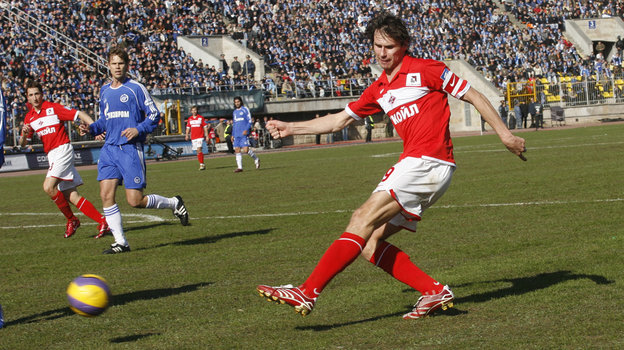 Егор Титов в матче «Зенит» — «Спартак». 31 марта 2007 года. Футболист Егор Титов в матче «Зенит» — «Спартак» (1:3). 31 марта 2007 года. Санкт-Петербург