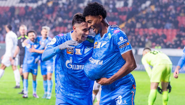 Густаво Мантуан и Матео Кассьерра празднуют гол в матче РПЛ «Ахмат» — «Зенит». 10 ноября. Грозный.