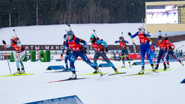 Биатлонистки во время гонки в Ханты-Мансийске