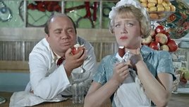 Кадр из фильма «Полосатый рейс», реж. Вл. Фетин / Ленфильм