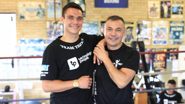 Костя Цзю (справа) и его сын Тим. Боксеры Тим и Костя Цзю