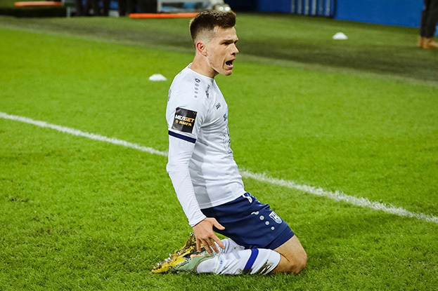 Полузащитник «Балтики» Сергей Пряхин. Полузащитник «Балтики» Сергей Пряхин.