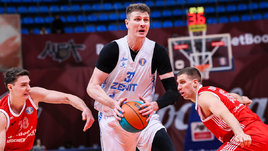 Форвард «Зенита» Андрей Воронцевич (№33) в матче против МБА (60:71)