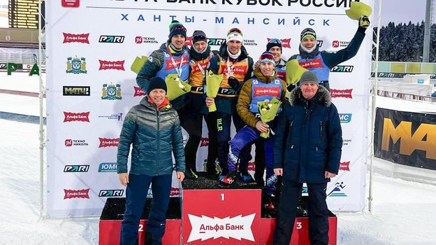 Награждение по итогу гонки преследования на втором этапе Кубка России по биатлону в Ханты-Мансийске.