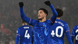 Вингер «Челси» Джейдон Санчо празднует победу в матче против «Саутгемптона» (1:5).