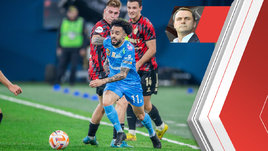 Полузащитник «Зенита» Клаудиньо в матче против «Акрона» (1:2)