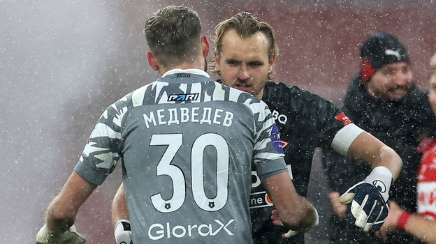 Никита Медведев и Александр Максименко. Вратари Никита Медведев и Александр Максименко в матче «Спартак» — «Пари НН» (3:0). 7 декабря 2024 года. Москва