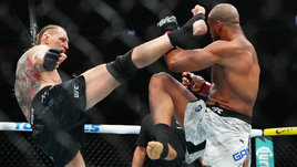 Бойцы ММА Александр Волков и Сирил Ган во время боя UFC 310, Лас-Вегас, 7 декабря 2024 года