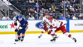 Российская звезда «Каролины» продолжает зажигать: шесть очков в двух матчах!