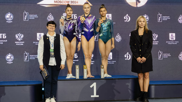 Ольга Петровичева, Людмила Рощина, Виктория Листунова (в центре), Жасмина Махмудова и Мария Пасека. Ольга Петровичева, Людмила Рощина, Виктория Листунова, Жасмина Махмудова и Мария Пасека.