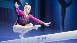 Гимнастка Виктория Листунова